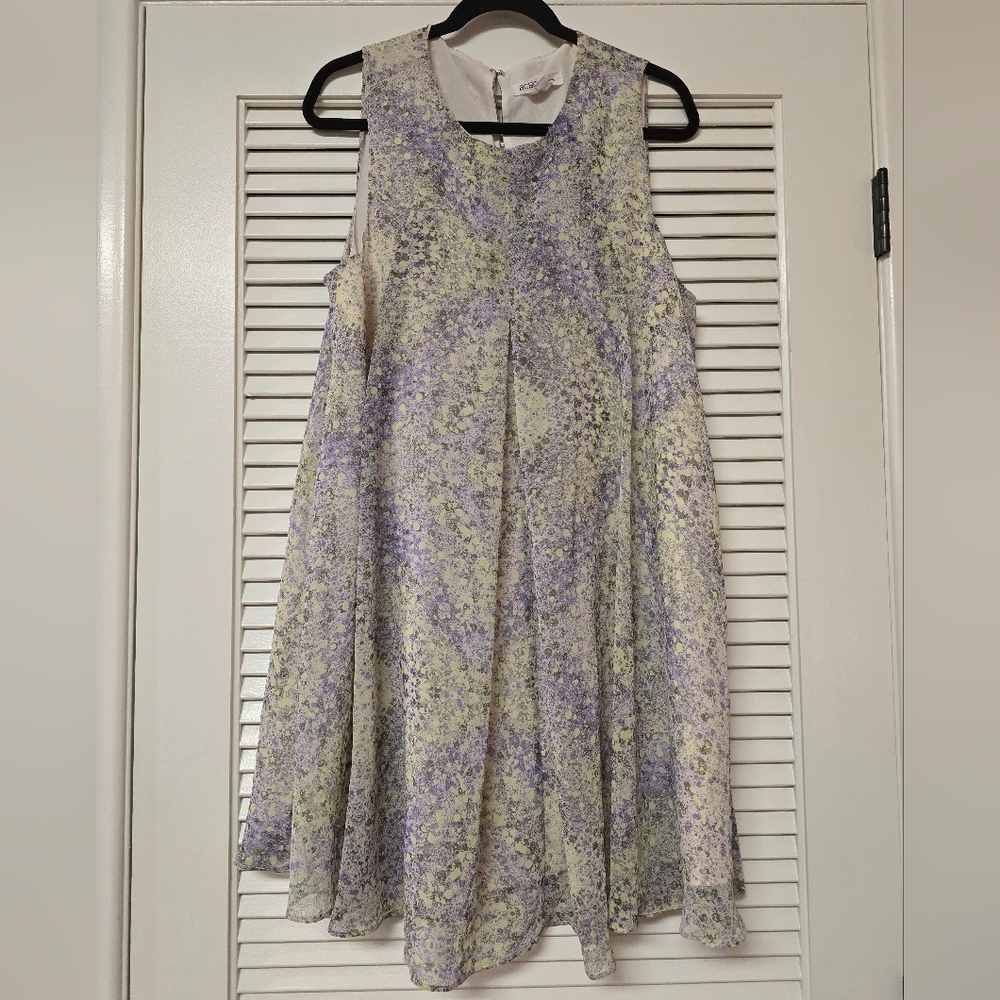 BCBGeneration - Green & Purple Speckle Pattern Sleeveless Flowly Dress W …